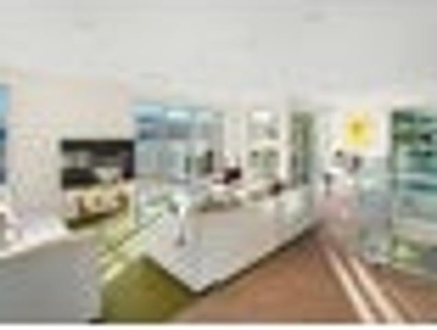 80+ m2 Garage with Peninsula Lifestyle