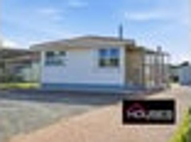 80's FIBRE CEMENT RELOCATABLE HOME