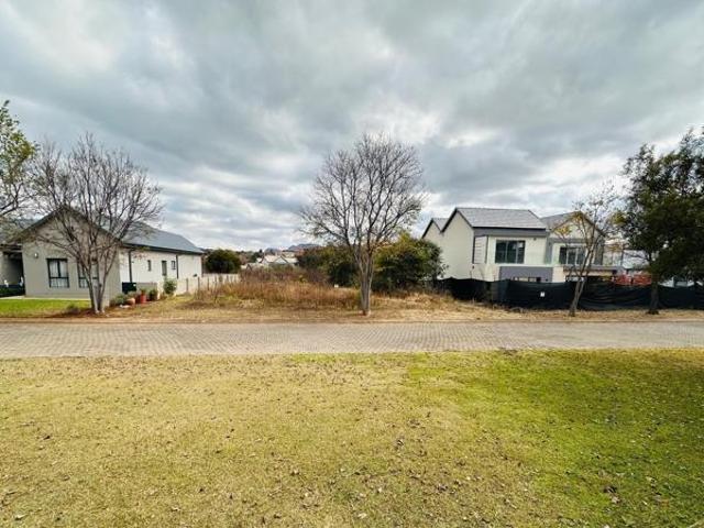 810 m² Land available in Meerhof