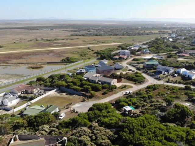 810 m² Land available in Paradise Beach