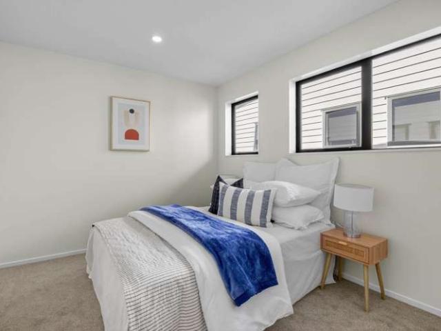 8/10 Scott Road, Hobsonville, Waitakere City