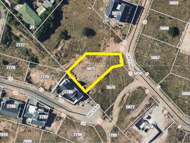 811 m² Land available in Da Gama Bay