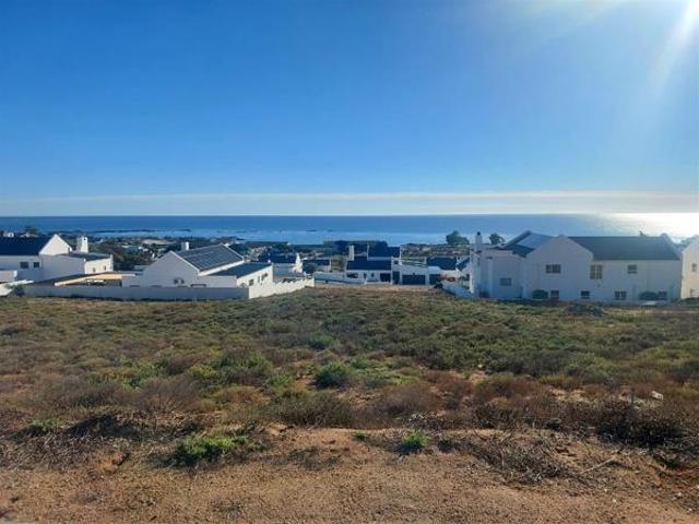 811 m² Land available in Da Gama Bay