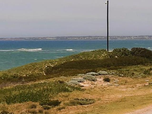 811 m² Land available in Paradise Beach