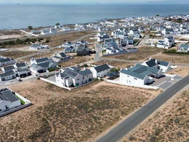 812 m² Land available in Da Gama Bay