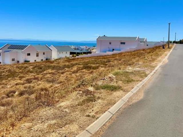 812 m² Land available in Da Gama Bay