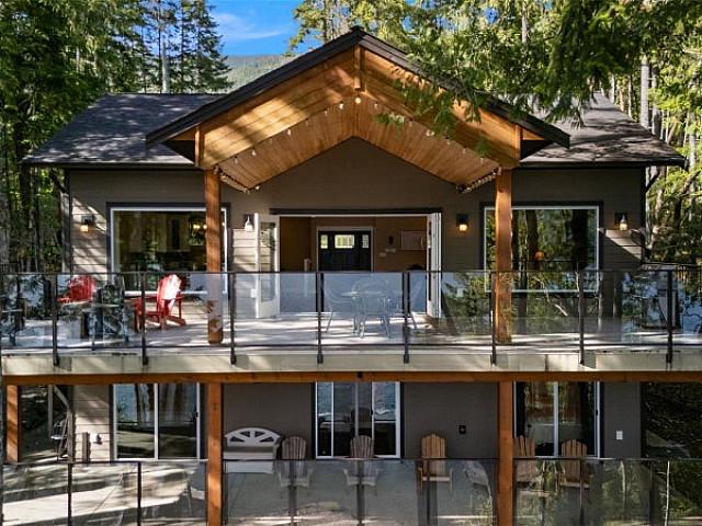 8130 Sa seen os Cres Youbou, British Columbia