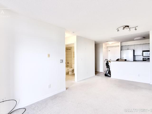 813 3650 Kingston Rd, Scarborough, Ontario M1M 3X9 STUNNING 1 BEDROOM+DEN CONDO WITH MODERN AMENITIES [object Promise] for Rent