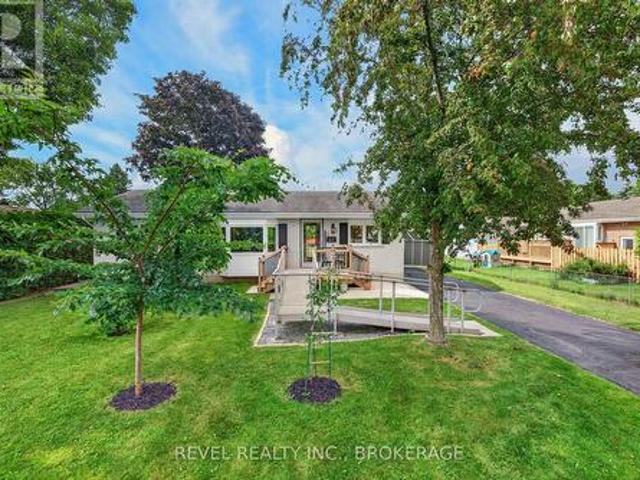 813 Camberley Crescent, Kingston City Southwest, ON, K7M 4C6 house for sale | Listing ID X13626 | Royal LePage