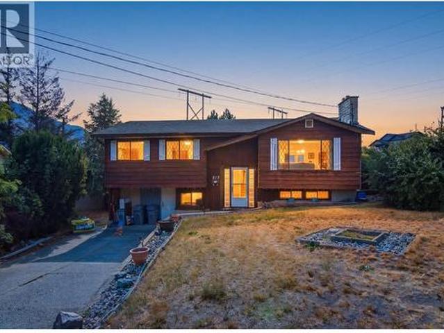 815 Kambia Crescent, Kamloops, BC, V2B 7M8 house for sale | Listing ID 10398 | Royal LePage