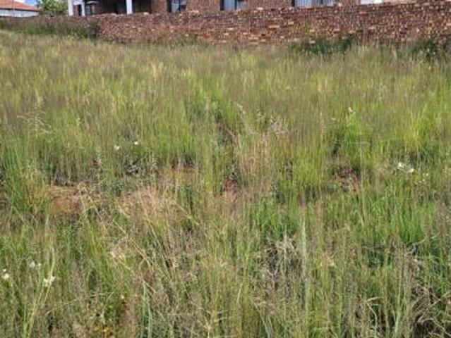 815 m² Land available in Aerorand
