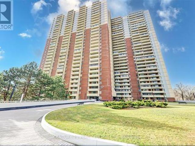 816 1 Massey Square, Toronto, ON, M4C 5L4 condo for sale | Listing ID E12788 | Royal LePage