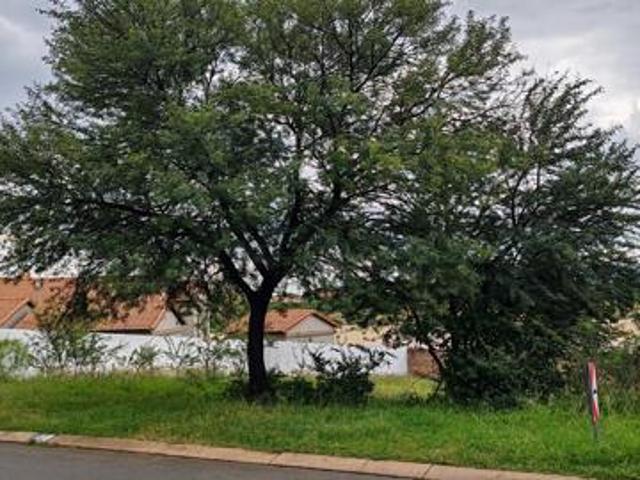 816 m² Land available in Xanadu