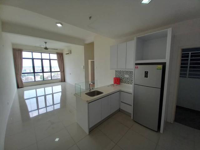 816sft 2r2b2cp Service Condo in Kota Kemuning