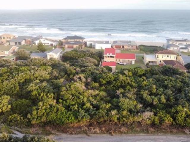 817 m² Land available in Cannon Rocks