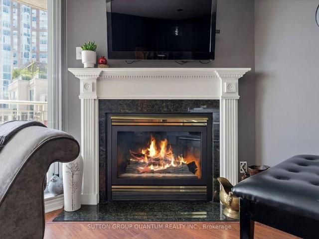 818 18 Concorde Place