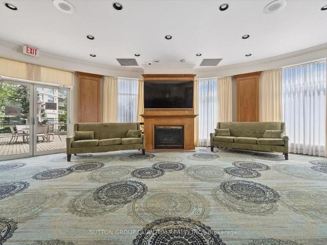 818 18 Concorde Place