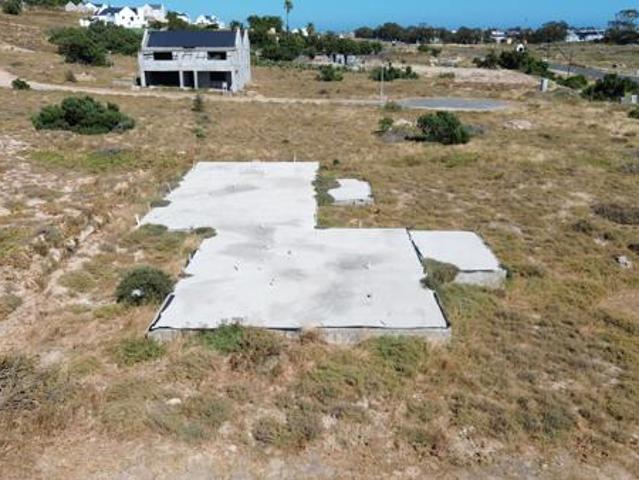 818 m² Land available in Da Gama Bay