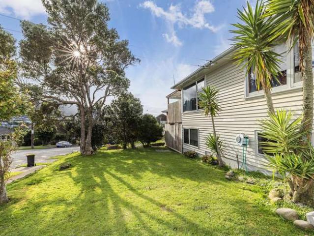 81 Taylor Terrace, Tawa, Wellington City