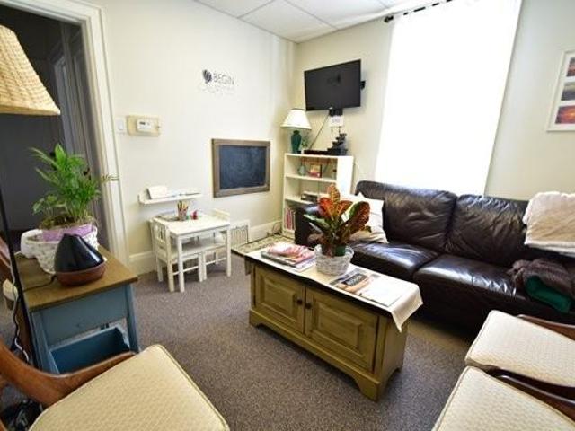 81 Toronto St. Studio Apartment for Rent at 81 Toronto St, Barrie, ON L4N 1V1 Queen's Park