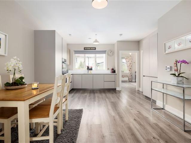 1,050,000 | 81 Brighton Wood, Brighton Road, Foxrock, Dublin 18 Hunters Estate Agent 4986 MyHome. Ie Residential