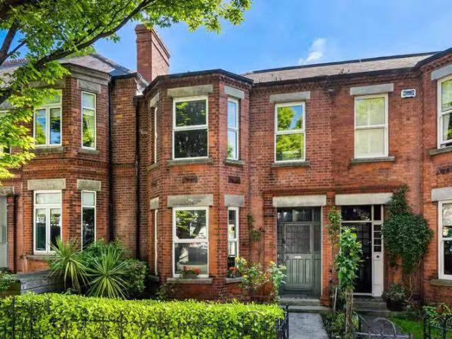 81 Hollybrook Road, Clontarf, Dubin 3, D03AD73 is for sale