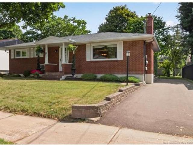 81 Mount Royal Blvd, Moncton, NB, E1E 2V3 house for sale | Listing ID NB146247 | Royal LePage