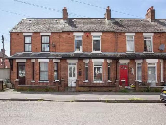 81 Ravenscroft Avenue