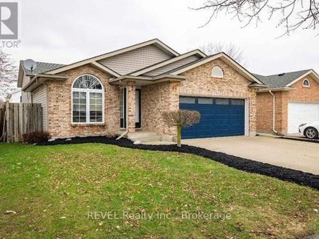 8205 Harvest Crescent, Niagara Falls Ascot, ON, L2H 3G4 house for sale | Listing ID X13414 | Royal LePage