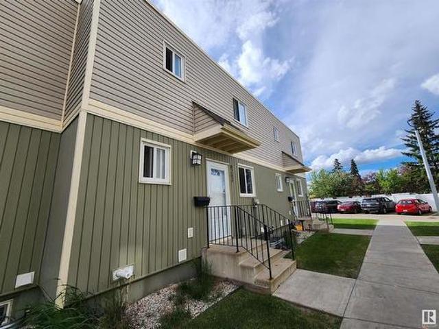 8205 182 St Nw, Edmonton, AB, T5T 1L2 townhouse for sale Li.