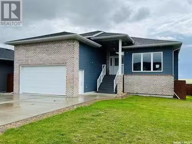 820 Hamilton Drive, Swift Current, SK, S9H 1C3 house for sal.