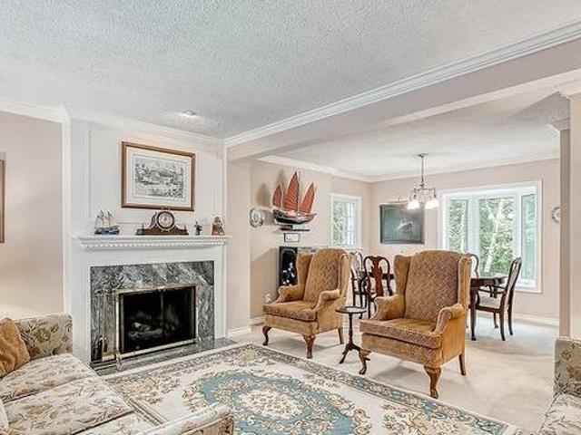821 Shadeland Ave Burlington ON L7T 2M2