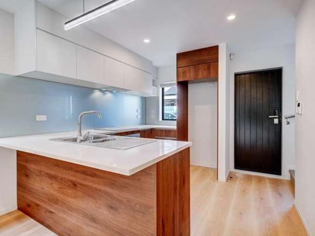 8/237 Swanson Road, Henderson, Waitakere City