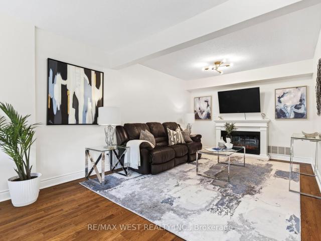 823 Hyde Road, Burlington | For Sale @ $750,000 | Condos. Ca