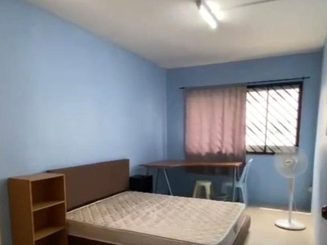 824 Jurong West Street 81 HDB Apartment Room Rental, $850, 1 Bed 1 Bath 129 sqft $6.59 psf