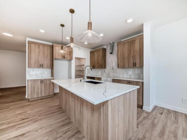 8255 Kiriak Loop, Edmonton, AB, T6W 5S2 house for sale | Listing ID E4494 | Royal LePage