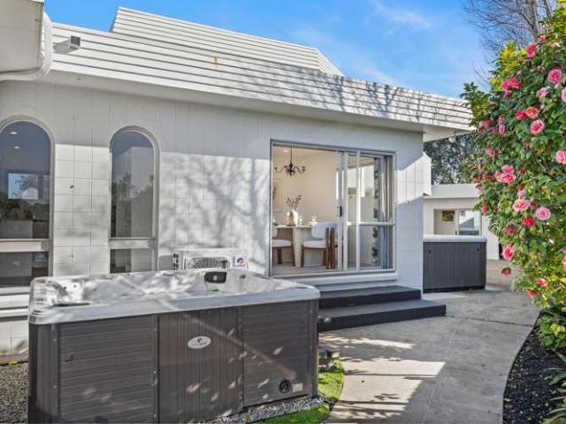 825 Beach Road, Browns Bay, North Shore City