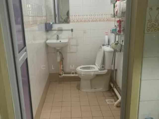 825 Jurong West Street 81 HDB Apartment Room Rental, $800, 1 Bed 1 Bath 280 sqft $2.86 psf