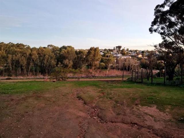 825 m² Land available in Amandelrug