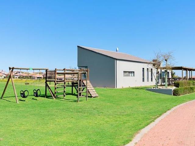825 m² Land available in Langebaan Country Estate