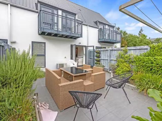 8/27 Cornwall Street, St. Albans, NZ 8014 Townhouse for Rent