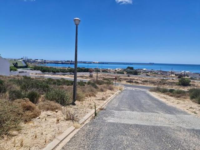 827 m² Land available in Britanica Heights