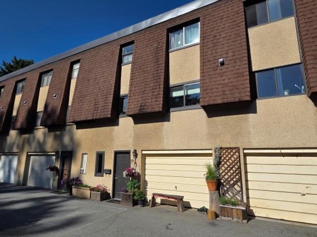 829 Old Lillooet Road, North Vancouver, BC, V7J 2H6 townhouse for sale | Listing ID R3013 | Royal LePage