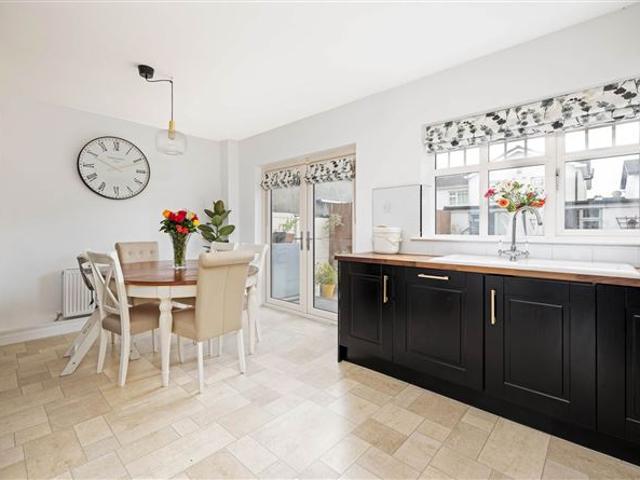 82 Thornhill Gardens, Celbridge, County Kildare TEAM LORRAINE MULLIGAN RE/MAX Results Celbridge 4909 MyHome. Ie Residential