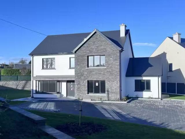 82 An Sruthan Beag, Clogheen, Clonakilty P85 YC86, P85YC86 is.