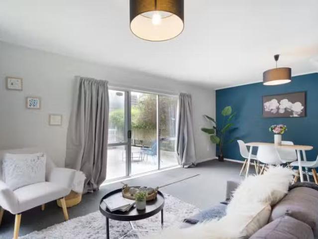 8/2 Burdendale Grove, Churton Park, Wellington City