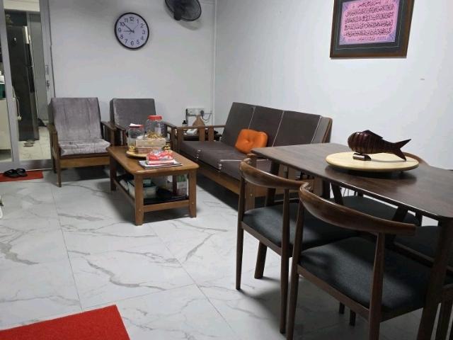 82 Commonwealth Close HDB Apartment For Rent, $3,200, 2 Bed 2 Bath 646 sqft $4.95 psf