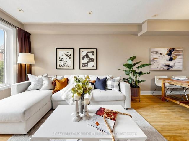 82 Suncrest Boulevard, Thornhill | For Sale @ $699,000 | Condos. Ca