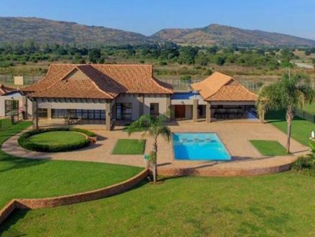 830 m² Land available in The Island Estates