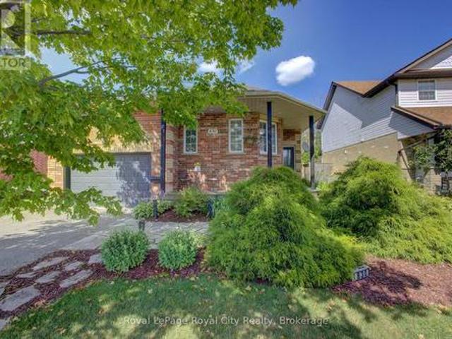 830 Scotland Street, Centre Wellington Fergus, ON, N1M 3R9 house for sale | Listing ID X13463 | Royal LePage